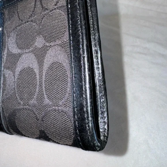 ‼️SOLD‼️Coach Women's‎ Black Square Shape Front Zipper Wristlet/Wallet - Picture 10 of 14